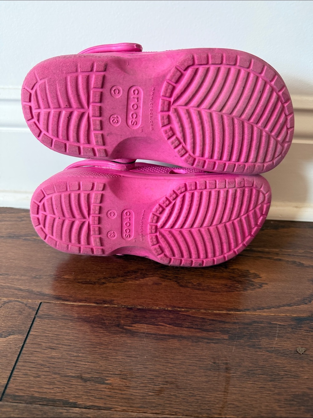 CROCS Kids Hot Pink Clog Sandals with Hello Kitty Character Charms - Picture 3 of 4